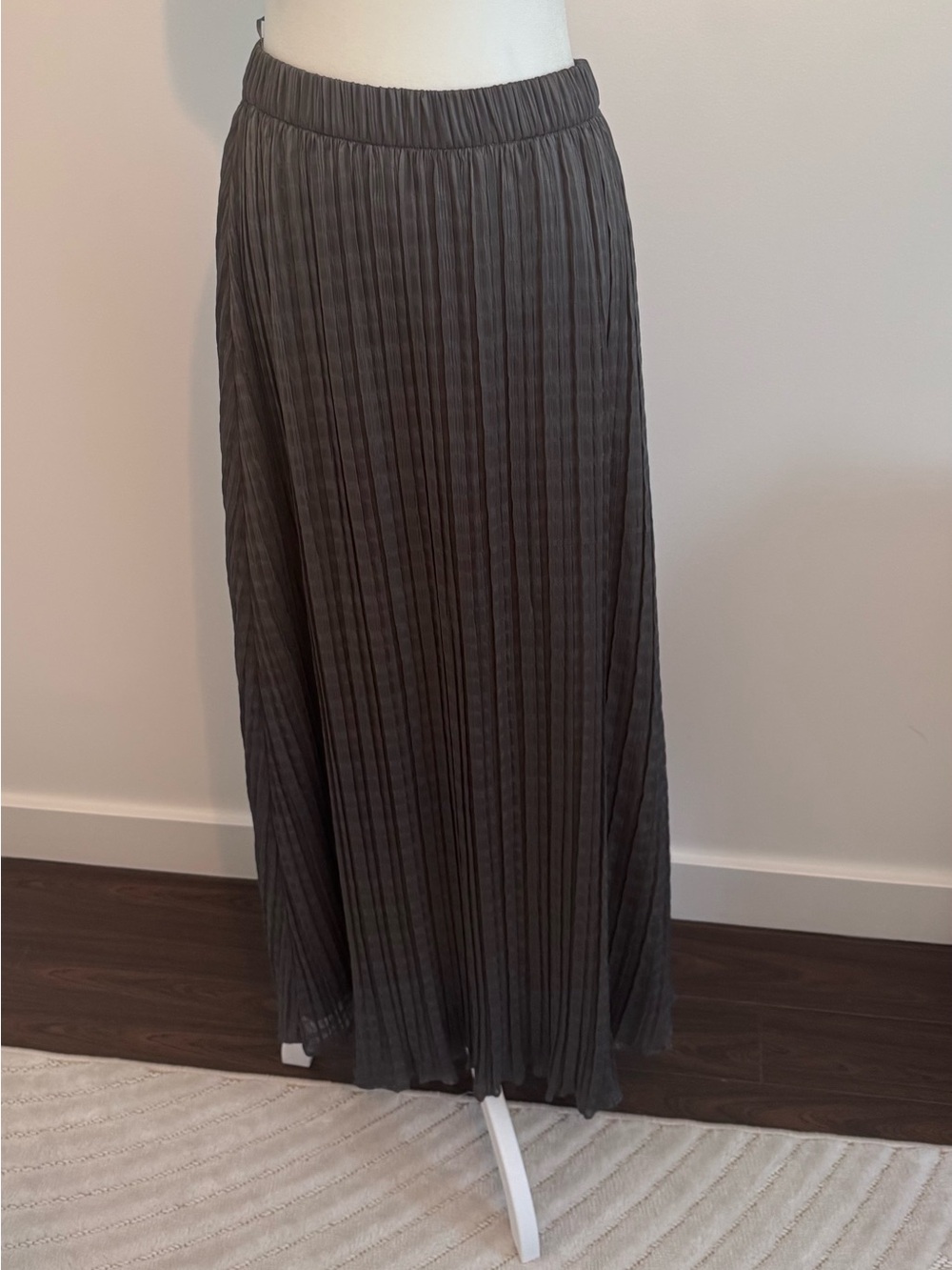 New Zara maxi pleated skirt